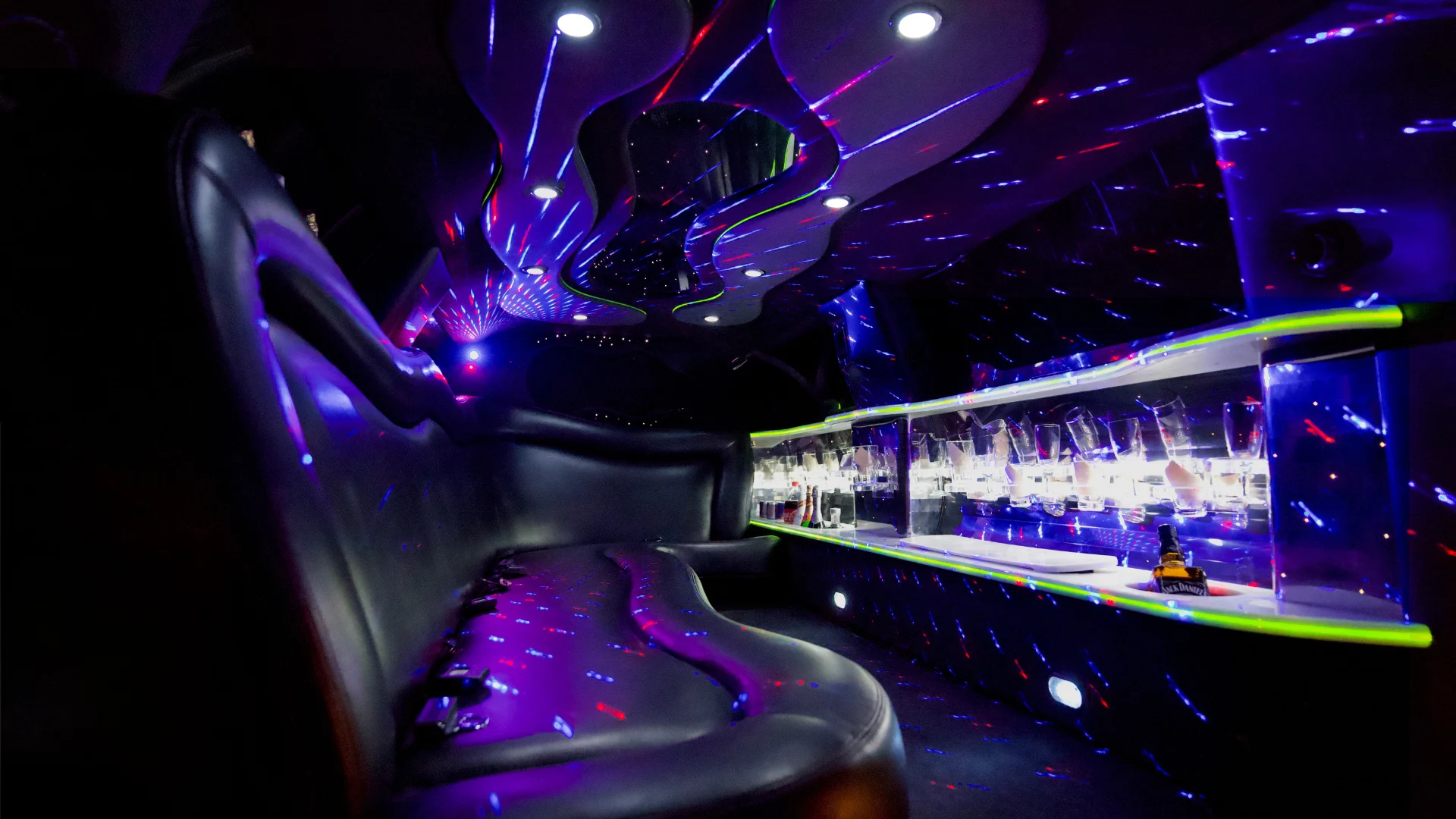 Partylimousine von MrRa.at während einer Limoparty mit Musik, Licht und Stimmung.